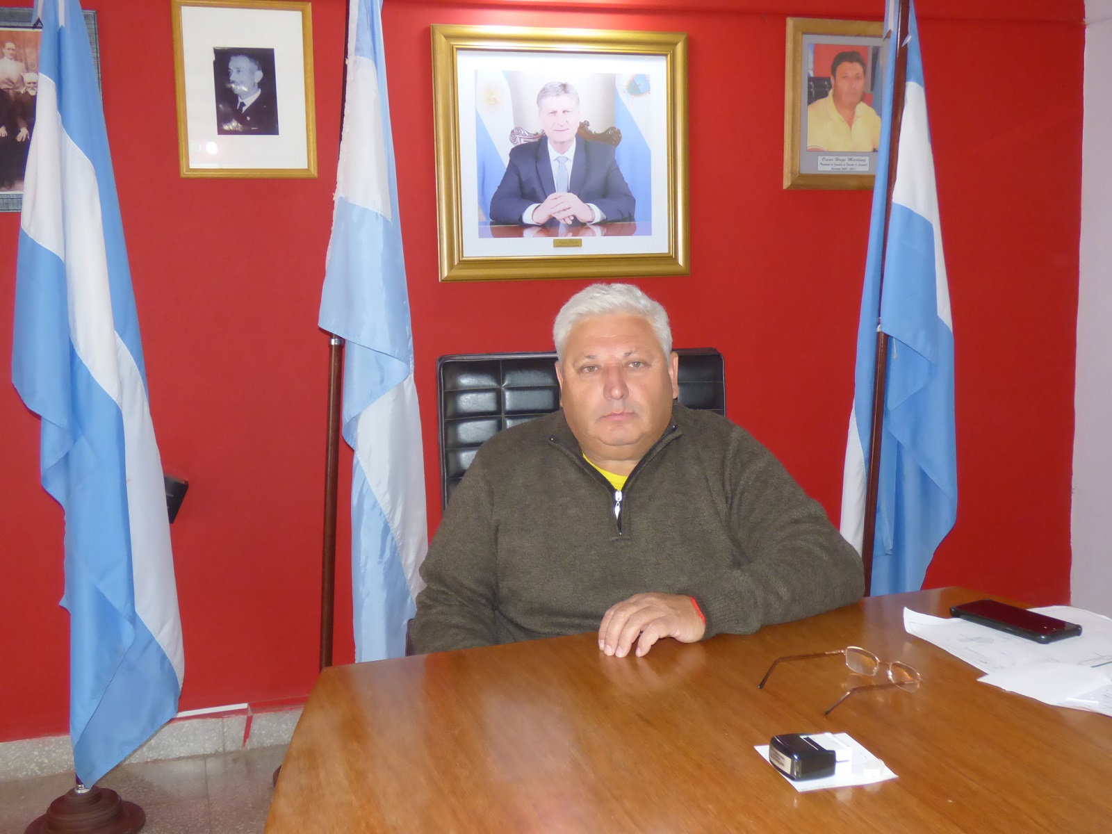 El Tribunal de Cuentas multó al intendente de Loventuel por usar fondos públicos para pagar a su abogado