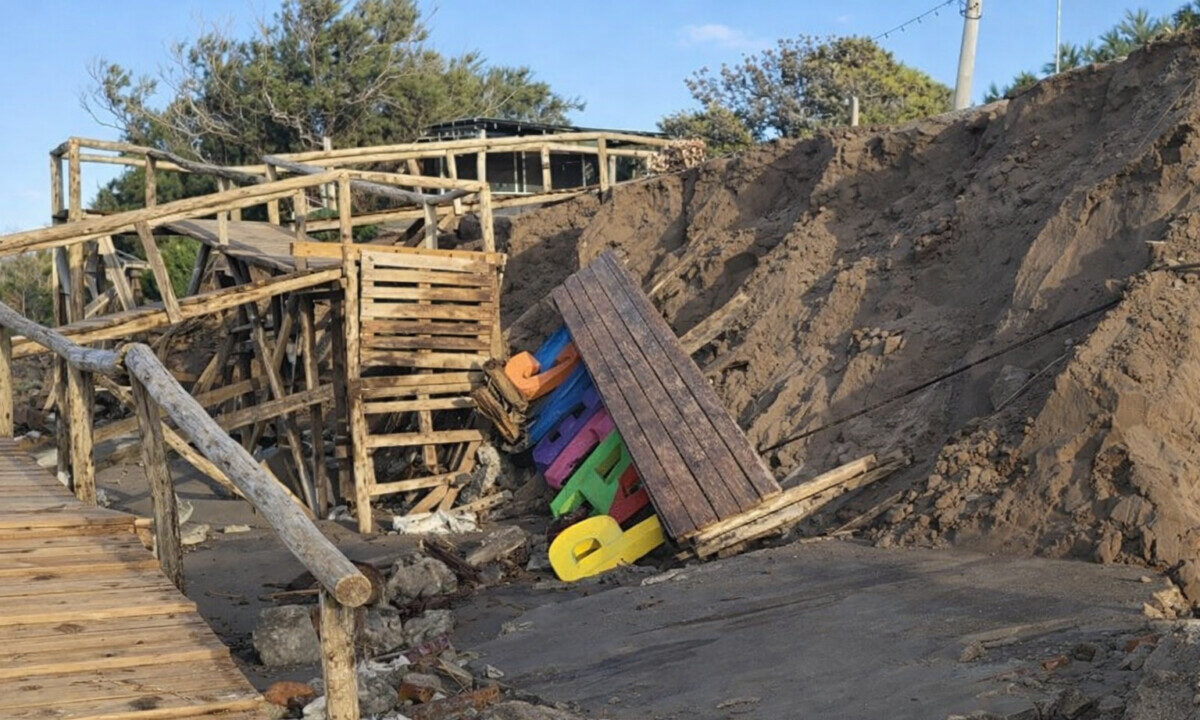 Una sudestada provocó algunos daños en Pehuen Co