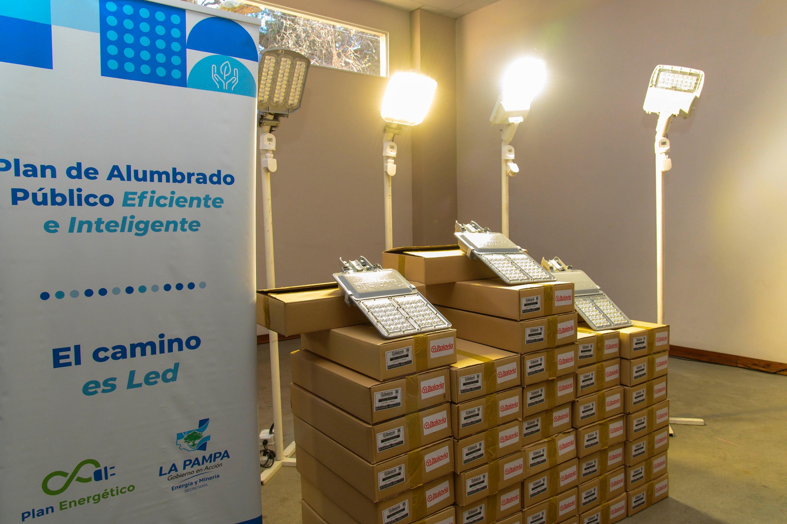 Recambian luminarias en cruces de rutas provinciales y nacionales