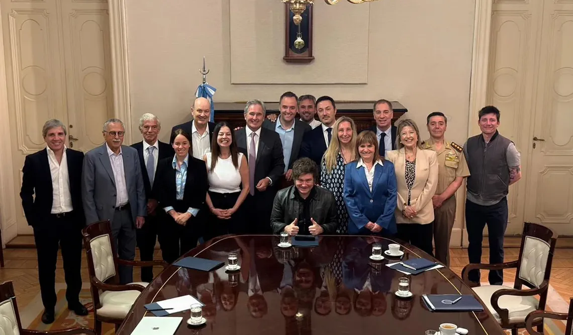 Milei reúne a su mesa política para destrabar apoyos en el Senado para la reforma laboral