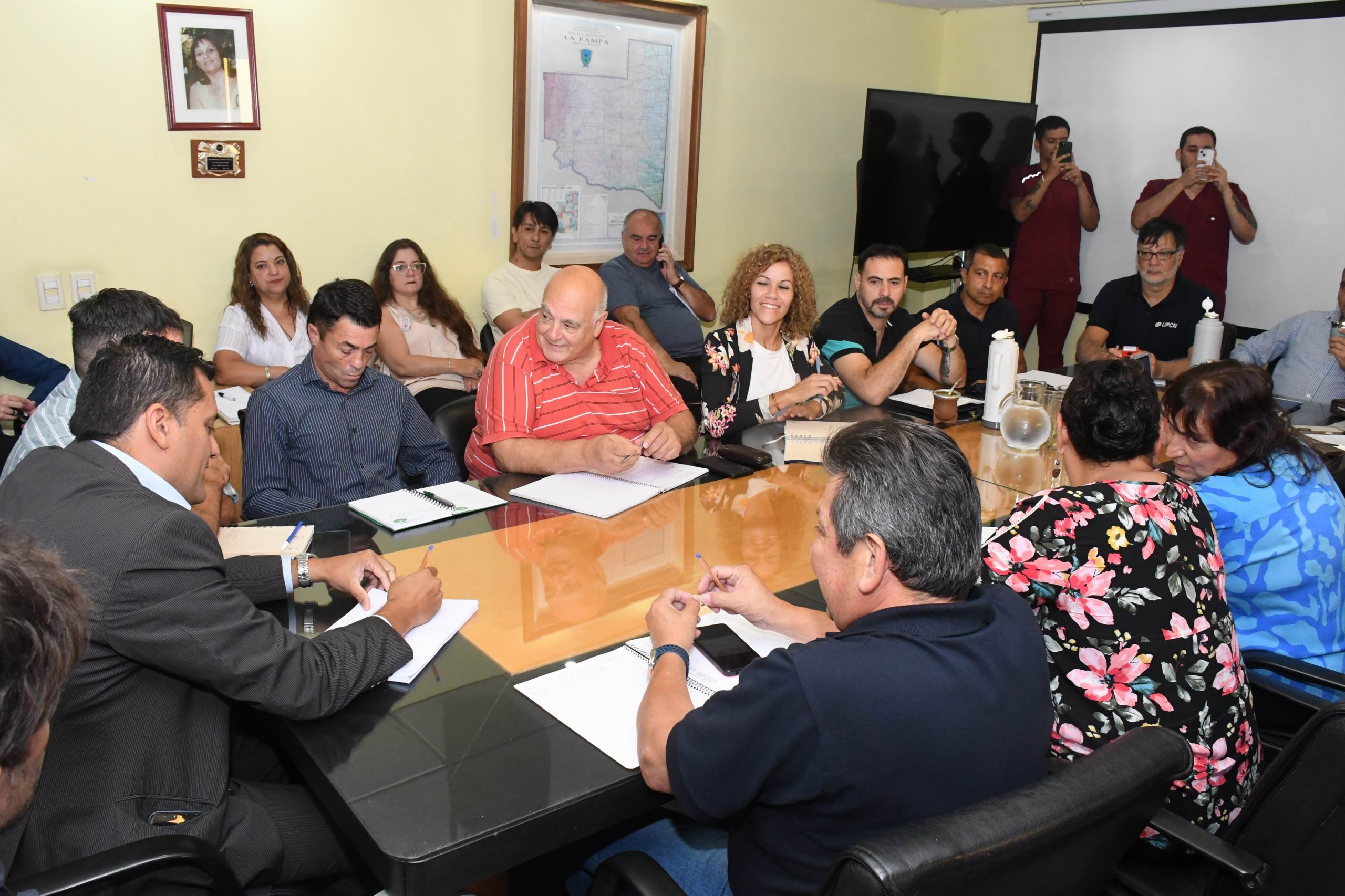 Martes 10: el gobierno provincial convocó a paritarias