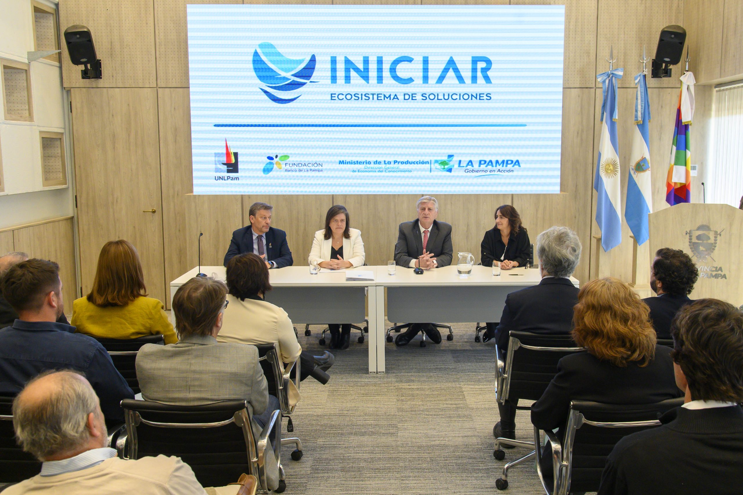 Ziliotto lanzó las Becas Iniciar para vincular a estudiantes con empresas