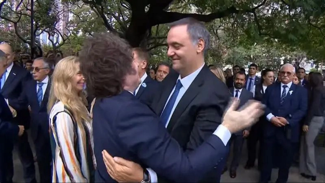 Milei se abrazó con Adornis