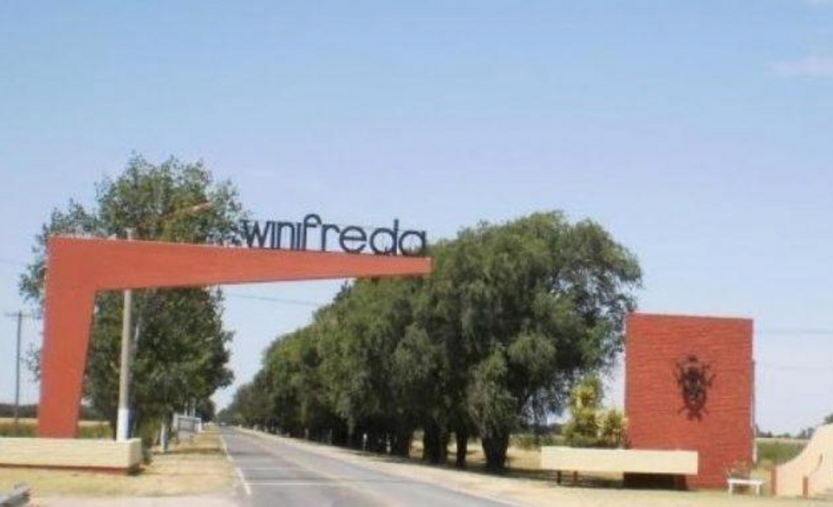 En Winifreda destrozaron la huerta de una escuela