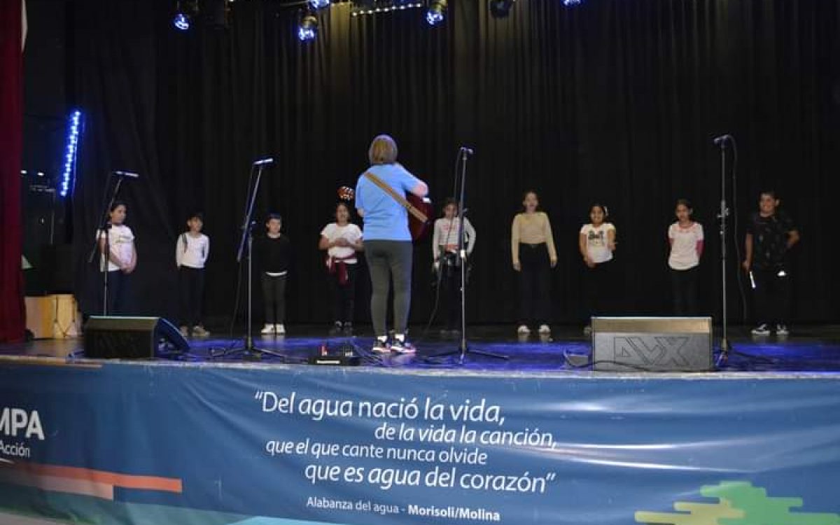 La Escuela Hogar de Algarrobo del Águila le puso letra y música al reclamo por el Atuel