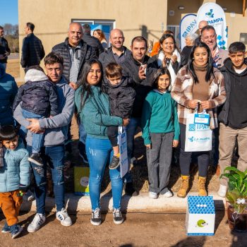 Entregaron casas en Mirasol