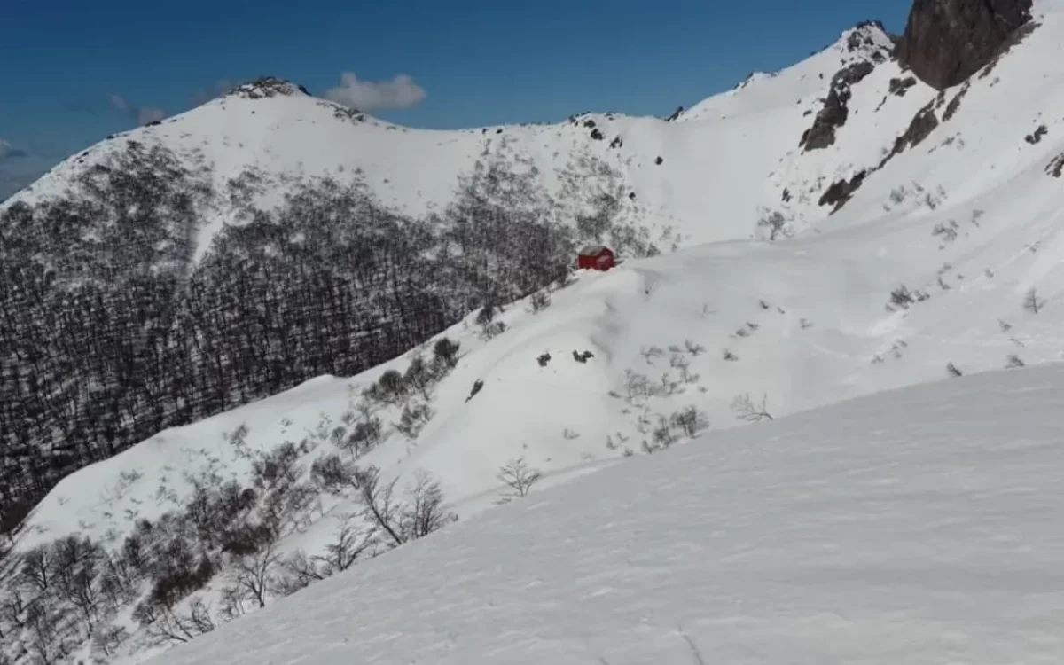 Avalancha en el Cerro López de Bariloche: encontraron con vida al desaparecido