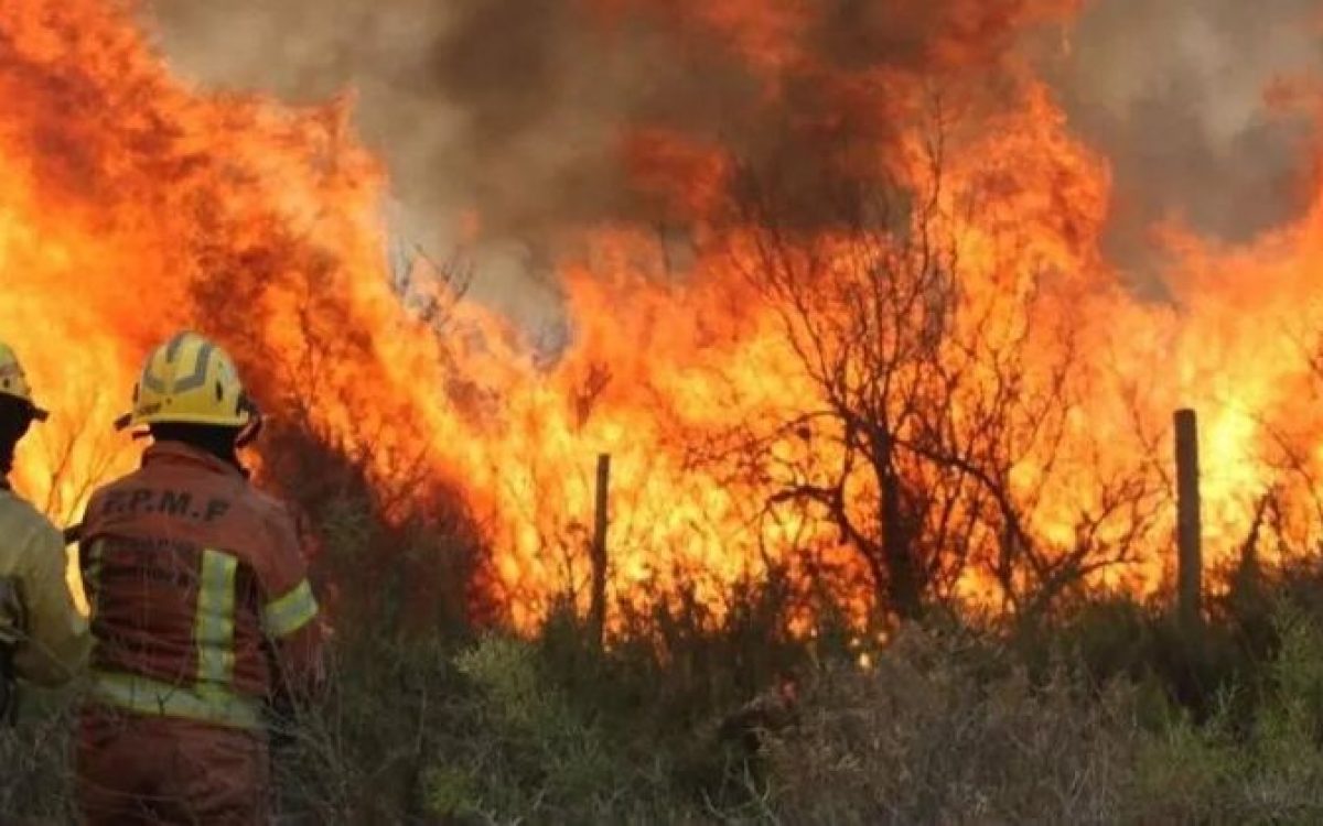 Días difíciles para Córdoba: incendios forestales y cuatro sismos en menos de 48 horas