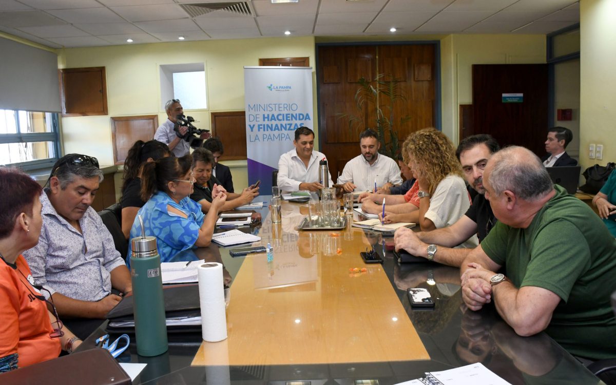 Paritaria estatal: el gobierno provincial ofertó cerrar el 2025 con aumento del 11%