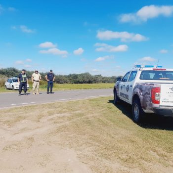 En un campo robaron armas de fuego y dinero