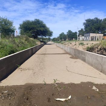 Mejoran el sistema de desagües pluviales en Anguil