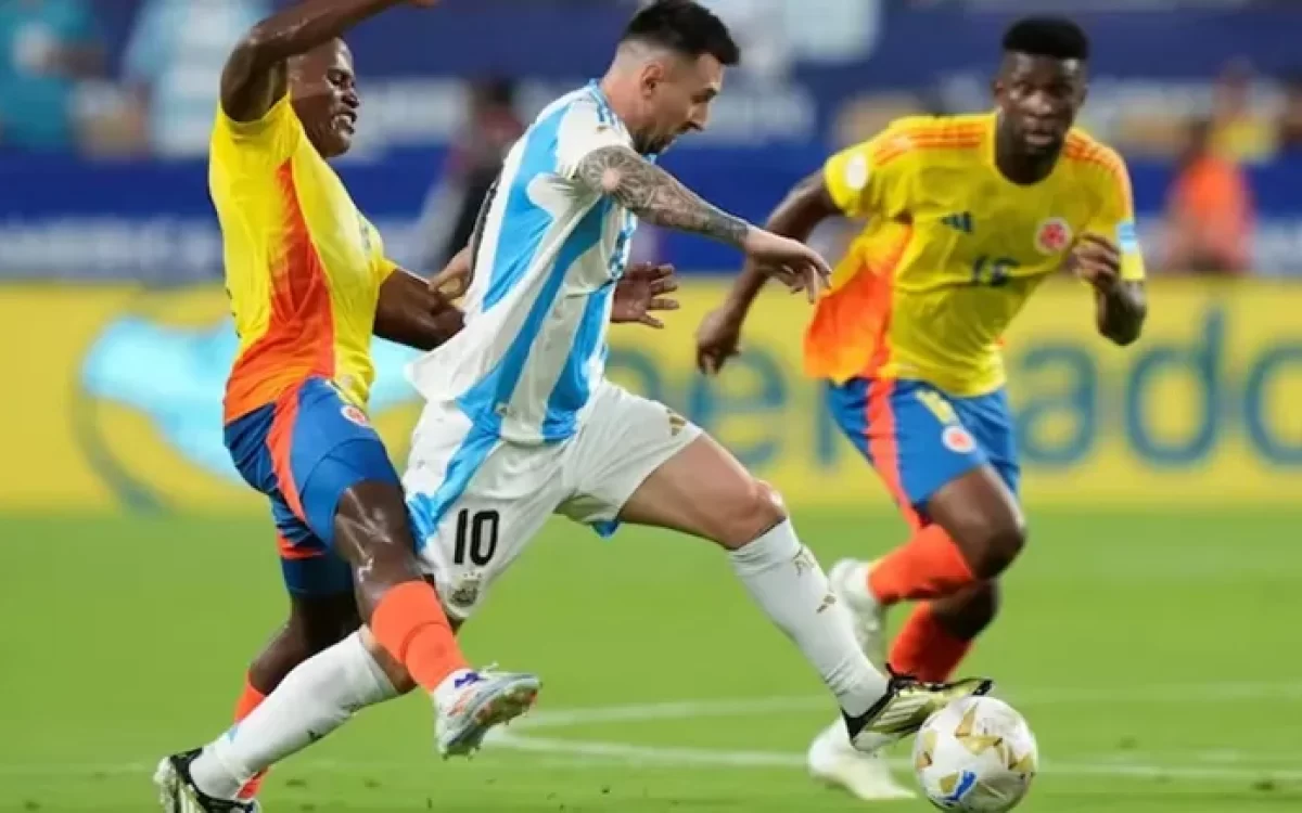 La scaloneta, puntera y clasificada, recibe a una Colombia necesitada de puntos
