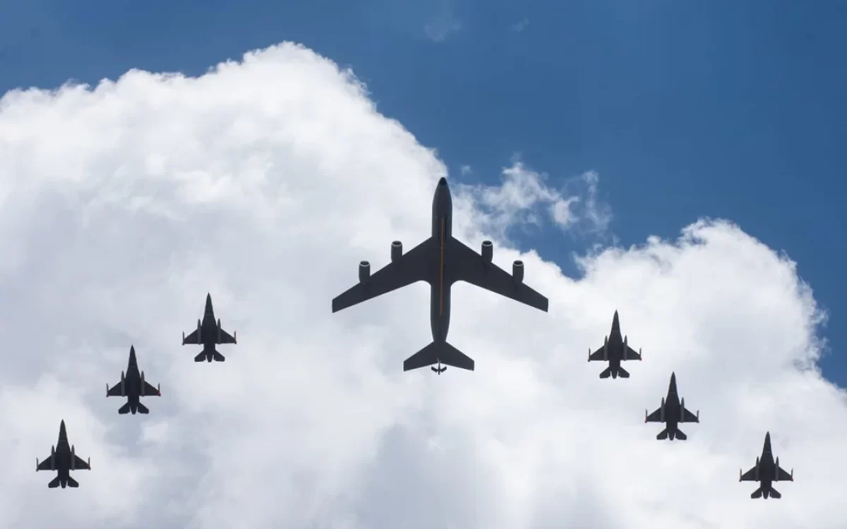 Llegan los primeros F-16 que le compraron a Dinamarca