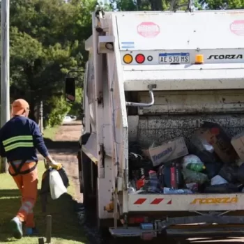 Fijate cuando pasa el camión de la basura en Navidad y Año Nuevo