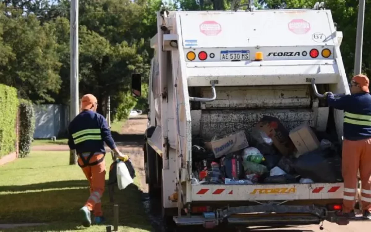 Fijate cuando pasa el camión de la basura durante el finde largo