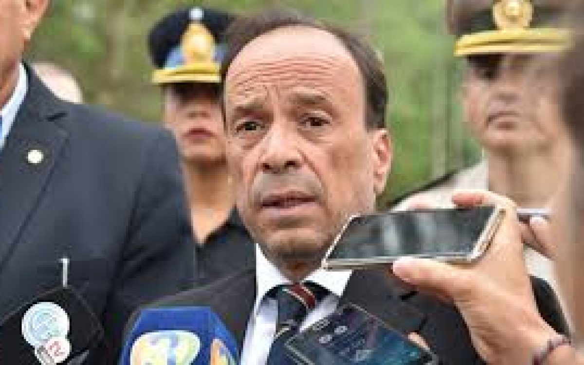 El ministro de Seguridad pidió informes a Jefatura por sanción a un policía que tomó mate con di Nápoli