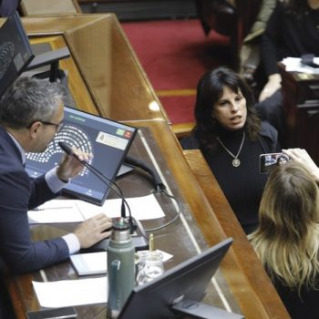 Escándalo: empujones e insultos entre diputados K y libertarios