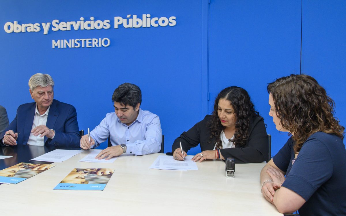 Ziliotto firmó convenios con Maisonnave y Alpachiri para mejorar el acceso al agua potable