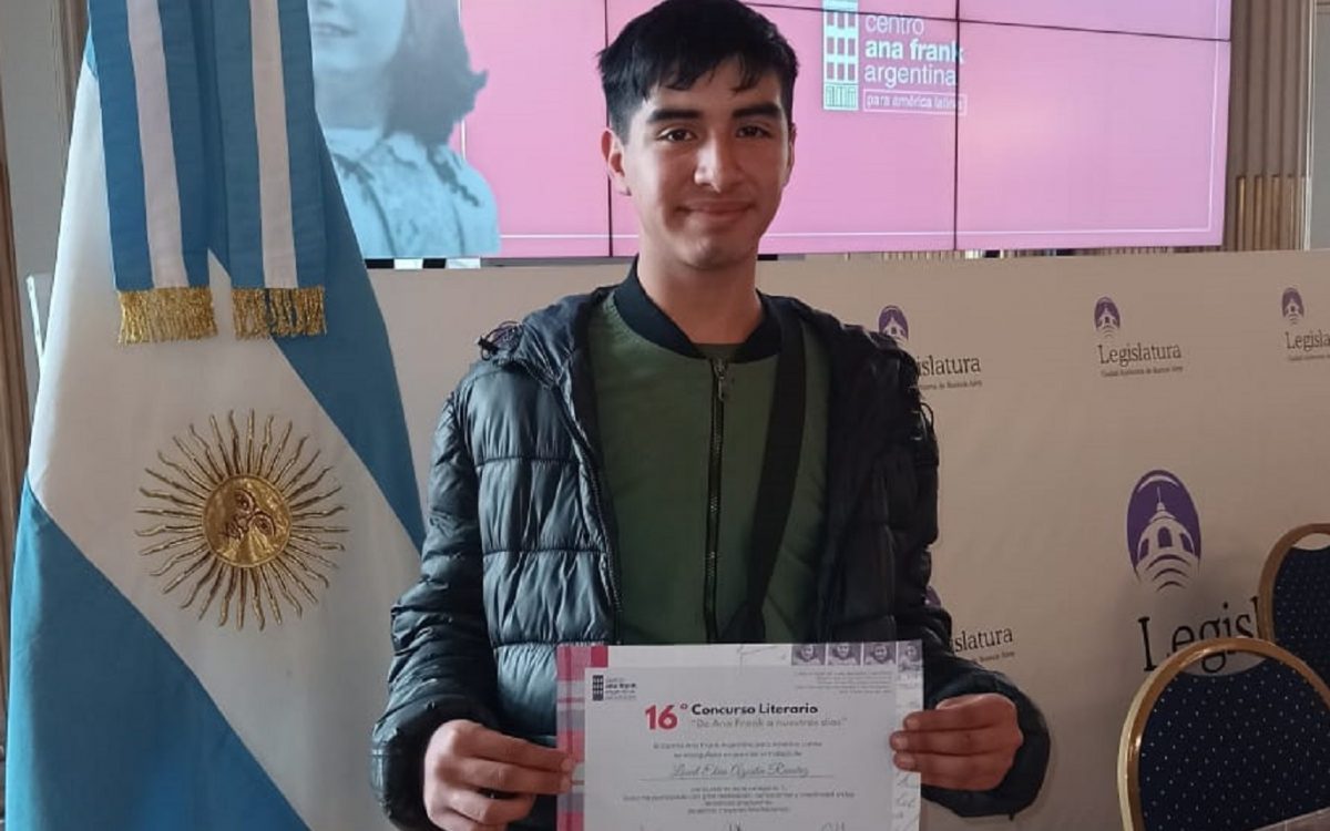 Aplausos para el joven: estudiante pampeano ganó concurso nacional de literatura y viajará a Amsterdam