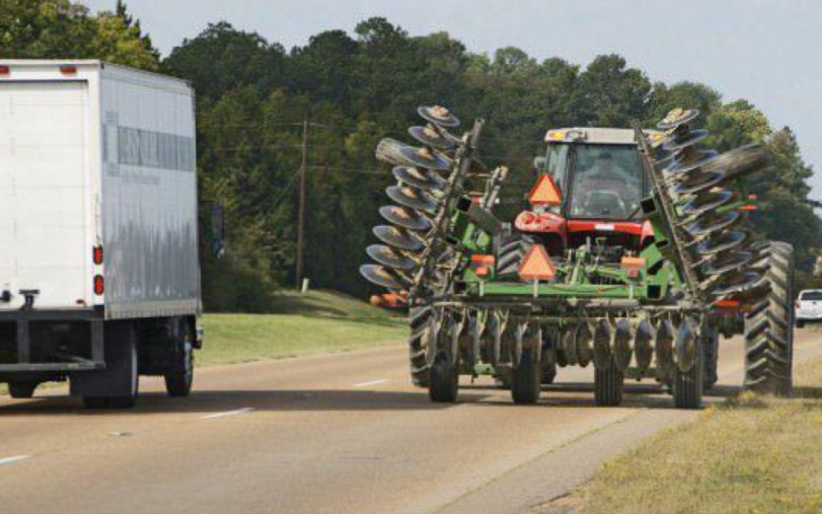 Seguridad vial rural: dan recomendaciones para la circulación de maquinaria agrícola