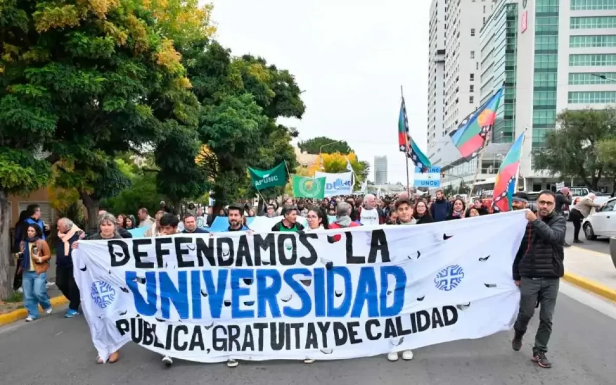 Universidades marchan hoy en todo el país contra el ajuste presupuestario de Milei