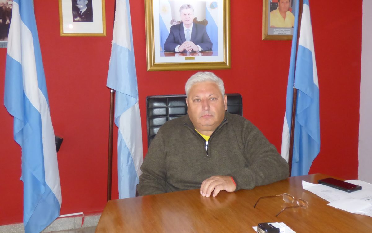 El Tribunal de Cuentas multó al intendente de Loventuel por usar fondos públicos para pagar a su abogado