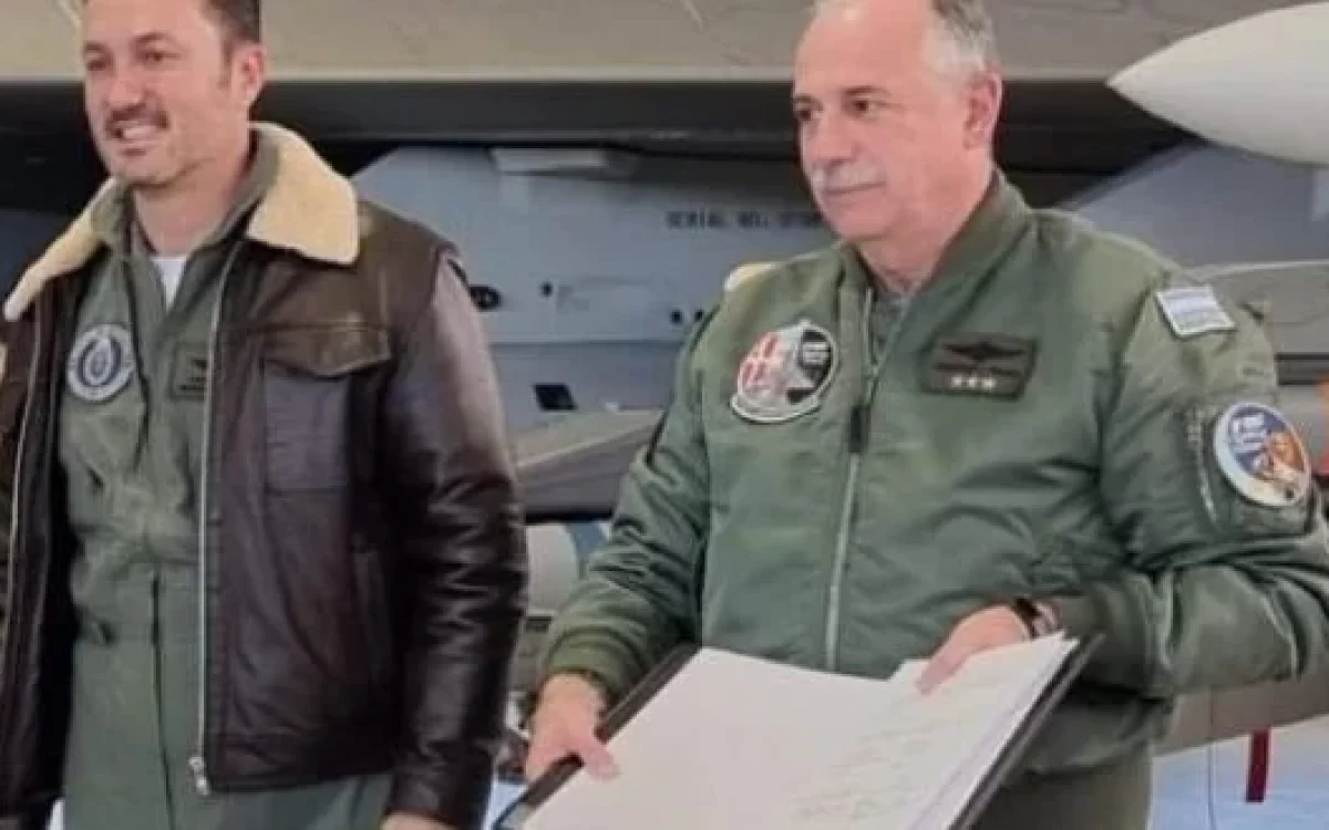 Afuera: echaron al jefe de la Fuerza Aérea por haber usado aviones militares para “fines particulares”