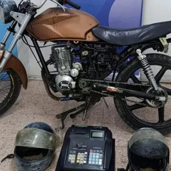 Persecución: robaron una caja registradora y se la llevaron en moto