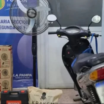 Pareja peruana encontró una tarjeta y salió de compras por Santa Rosa