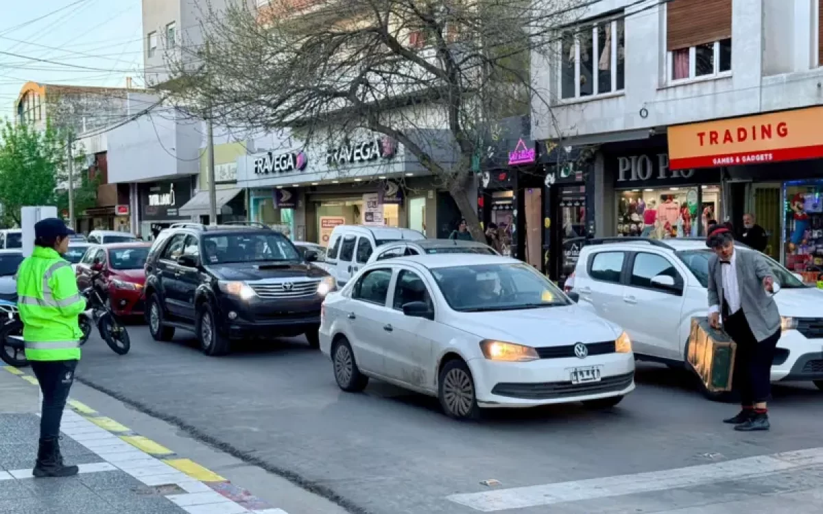 Concientización vial: el payaso «Denzo» en la semipeatonal