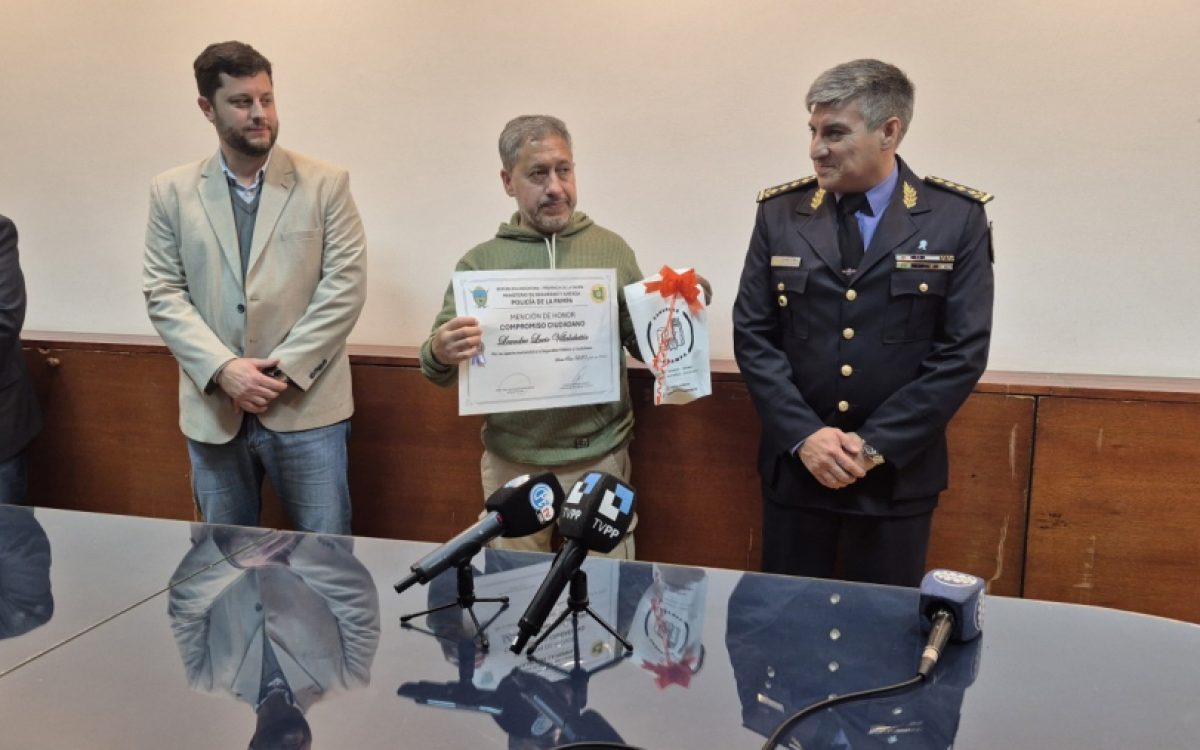 Reconocimiento a dos vecinos que ayudaron en la recaptura de Villagra